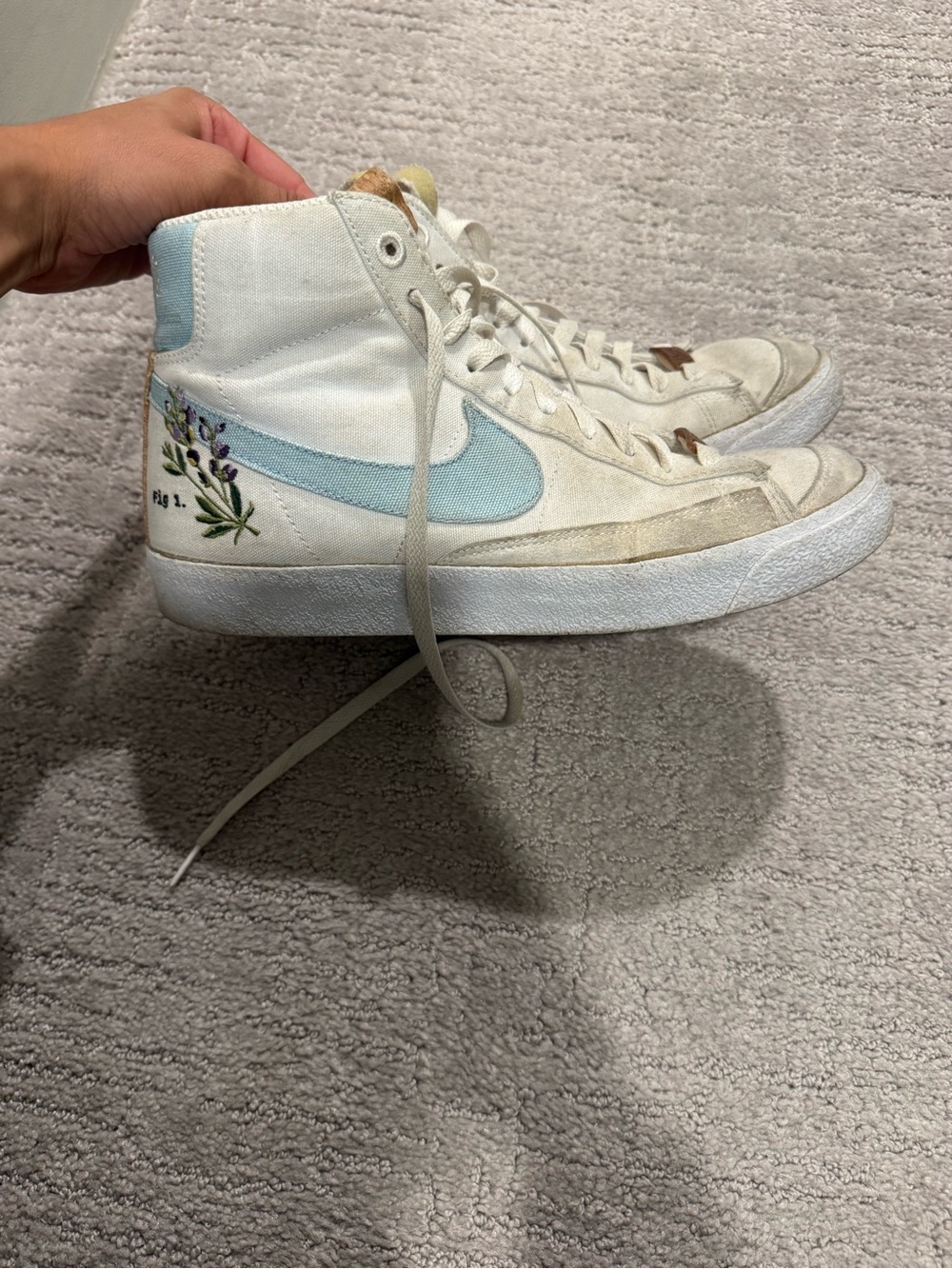 Limited Edition Nike Women's Blazer Mid 'Lavender' White/Light Blue Sneakers